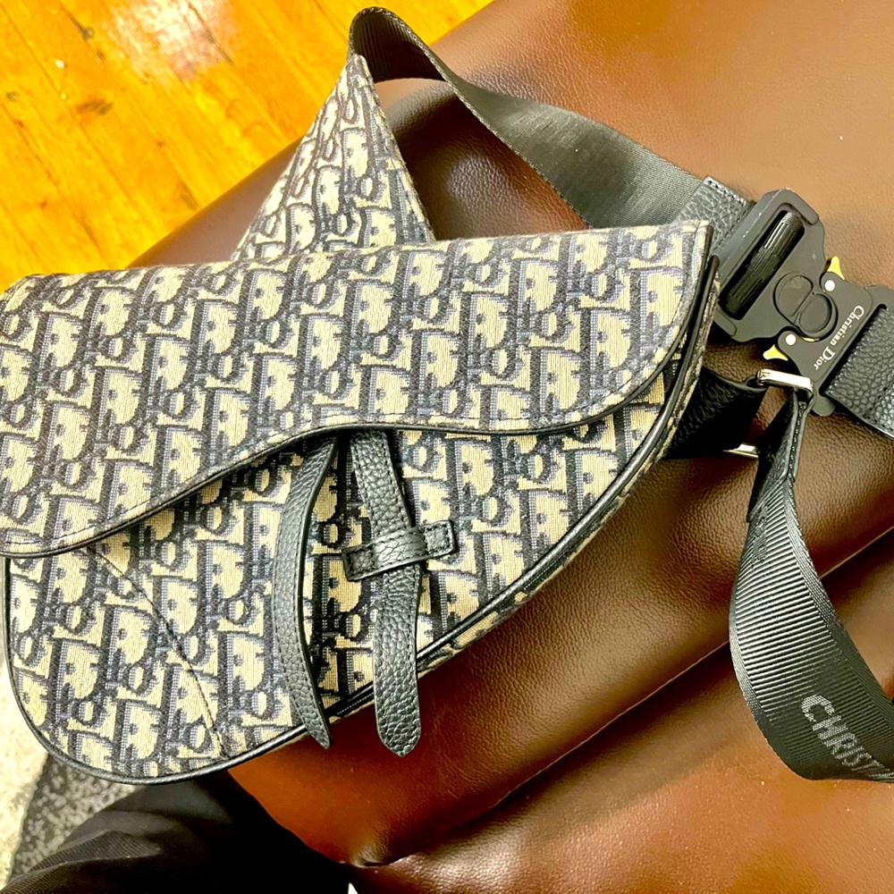 Dior bag worn a couple of times , condition like new !